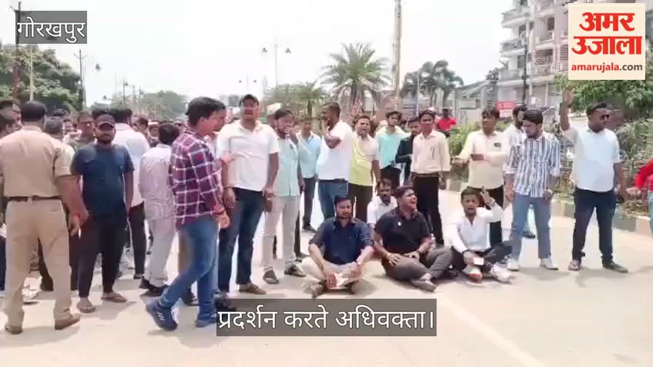 Protest at the PM's residence against the murder of an advocate's father.