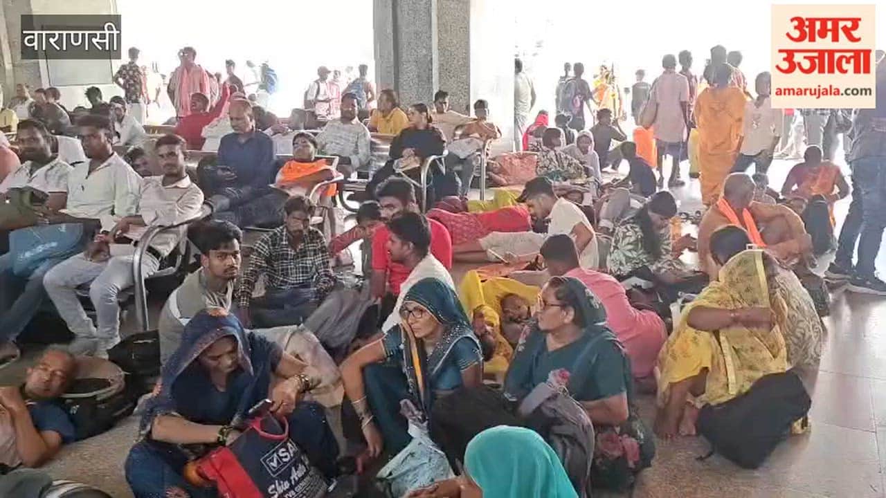 Crowd of devotees swells Cantt Station on second Monday of Sawan