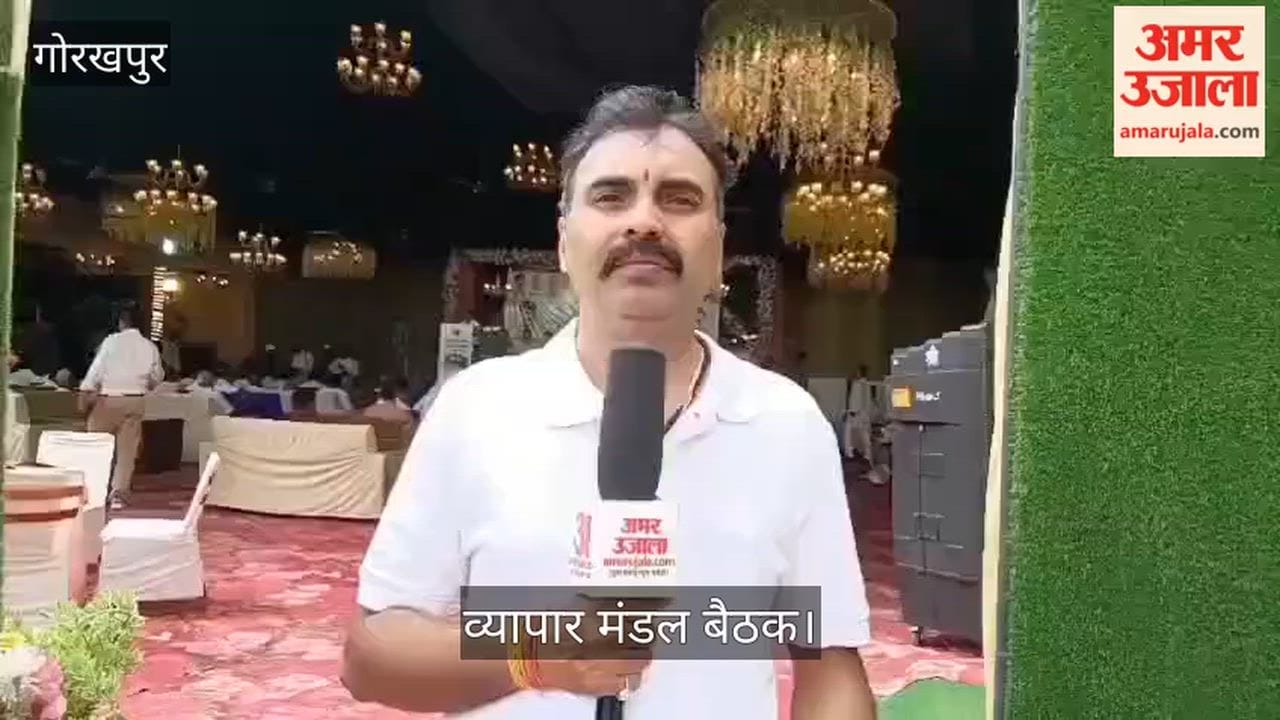Sandeep Bansal speaks at traders' association meeting; highlights losses due to online business.
