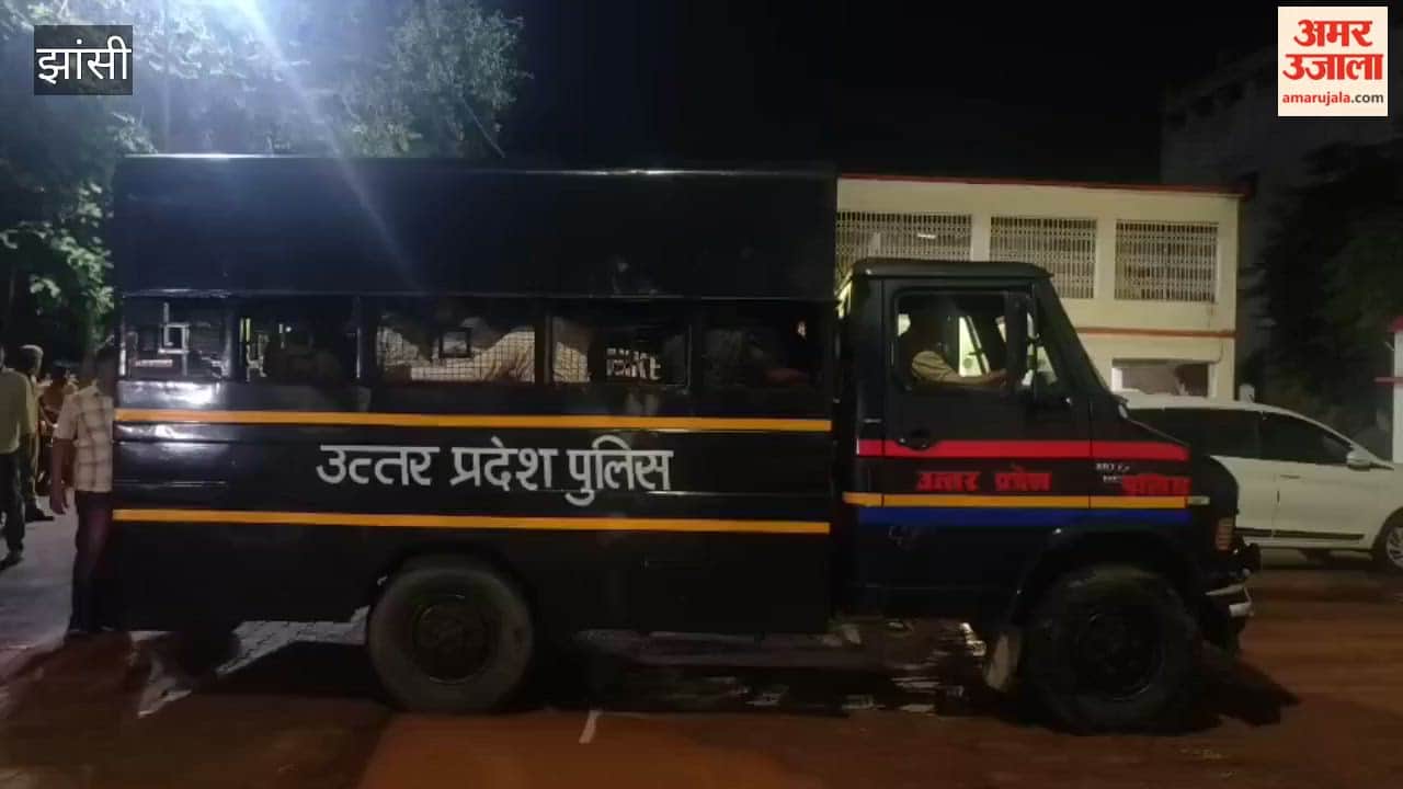 Network of cyber fraudsters busted in three villages of Jhansi; 23 youths arrested; SSP provides details of the case.