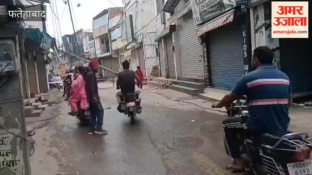 electricity pole fell onto a shop in the timber market of Tohana, Fatehabad, causing minor injuries to three people