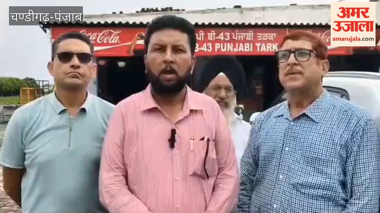 Pensioners and employees protest over DA demand.