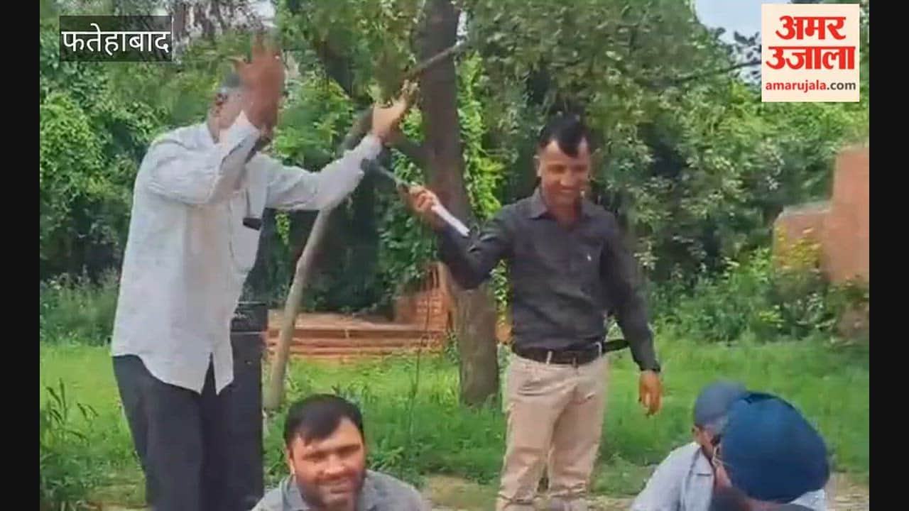 Electricity workers in Tohana, Fatehabad, stage massive protest against privatization for second consecutive day