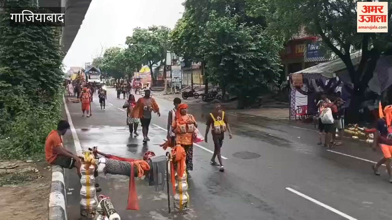 Kanwariyas moving forward amidst the rain