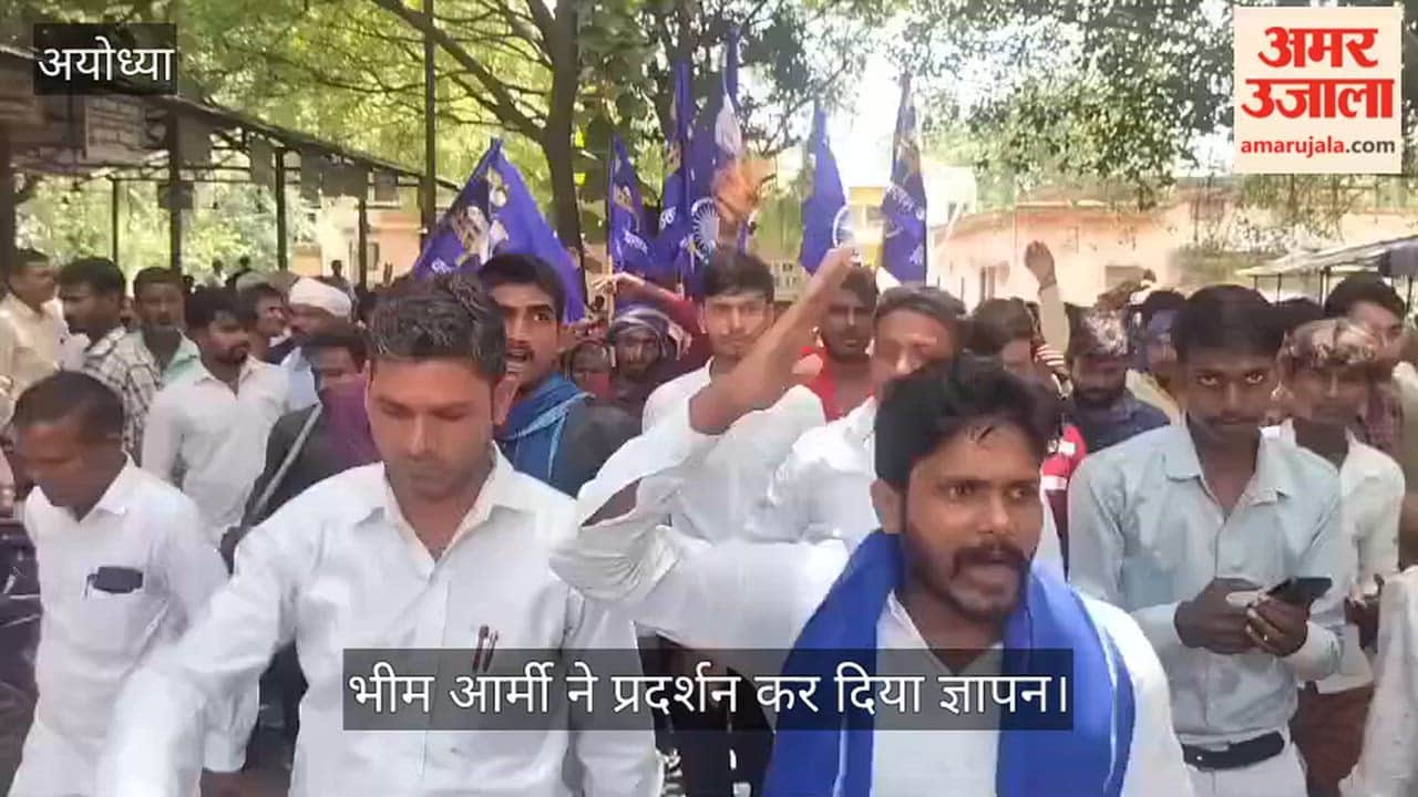 VIDEO: प्रशासन पर अंबेडकर मूर्ति जबरन हटाने का आरोप, भीम आर्मी ने प्रदर्शन कर दिया ज्ञापन