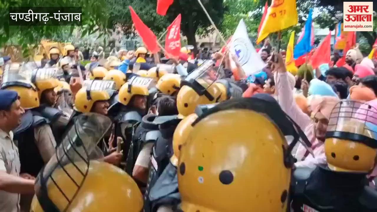 Punjab employees and pensioners launch a massive protest; as they marched to lay siege to the Legislative Assembly, police deployed water cannons.