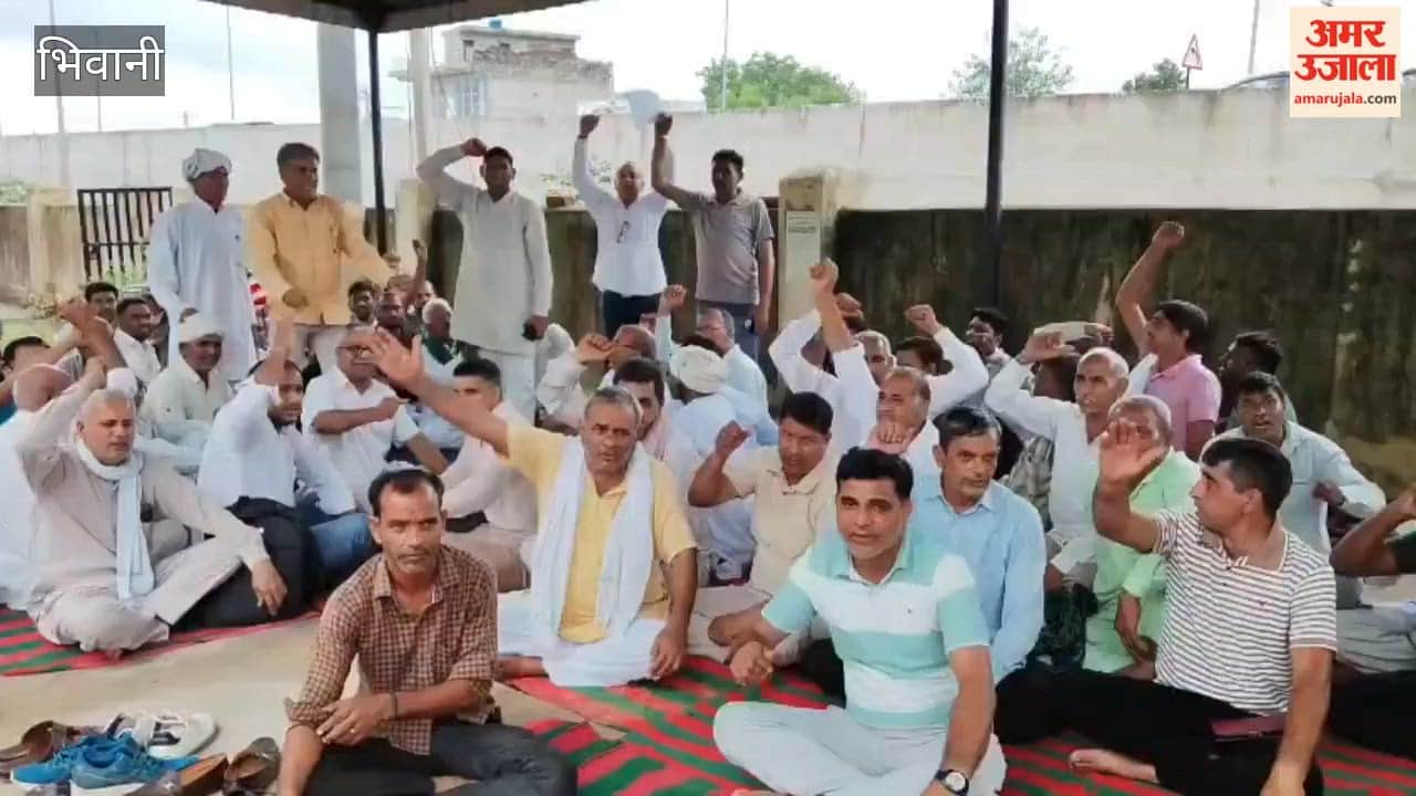 Electricity employees continue their protest against smart meters and the Agri-DISCOM policy for the second day; farmer organizations extend support.