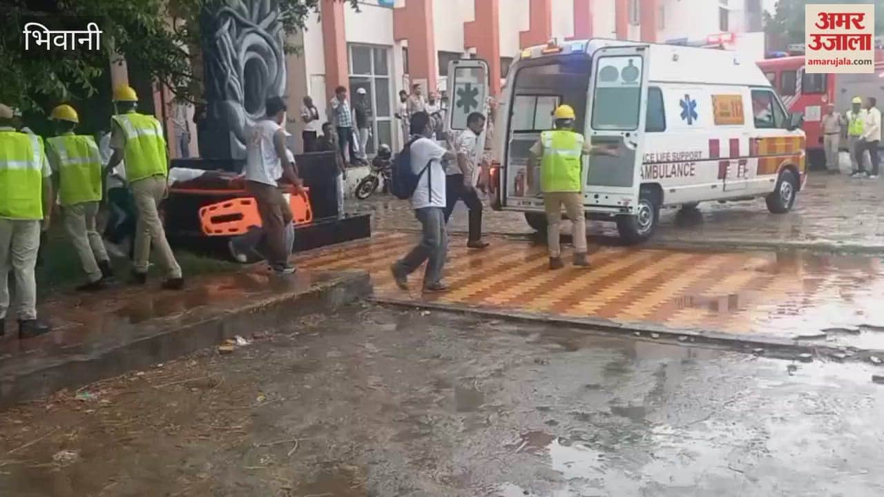 A mock drill simulating an air strike and a blackout was conducted at the Mini Secretariat, involving an exercise to safely evacuate approximately 26 people trapped in an emergency situation.