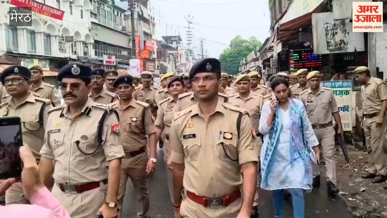Meerut: DIG Kalanidhi and the SSP patrolled the Kanwar route; ATS also on alert for security.