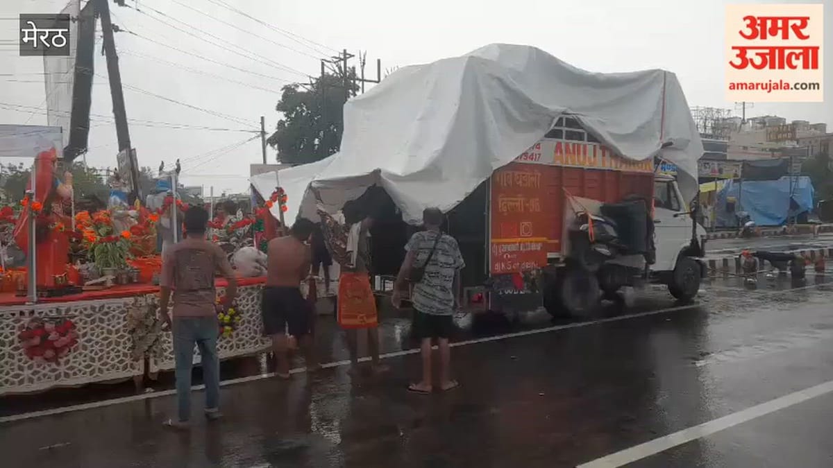 Meerut: दिल्ली के अनुज ठाकुर डीजे पर भोलों ने किया डांस