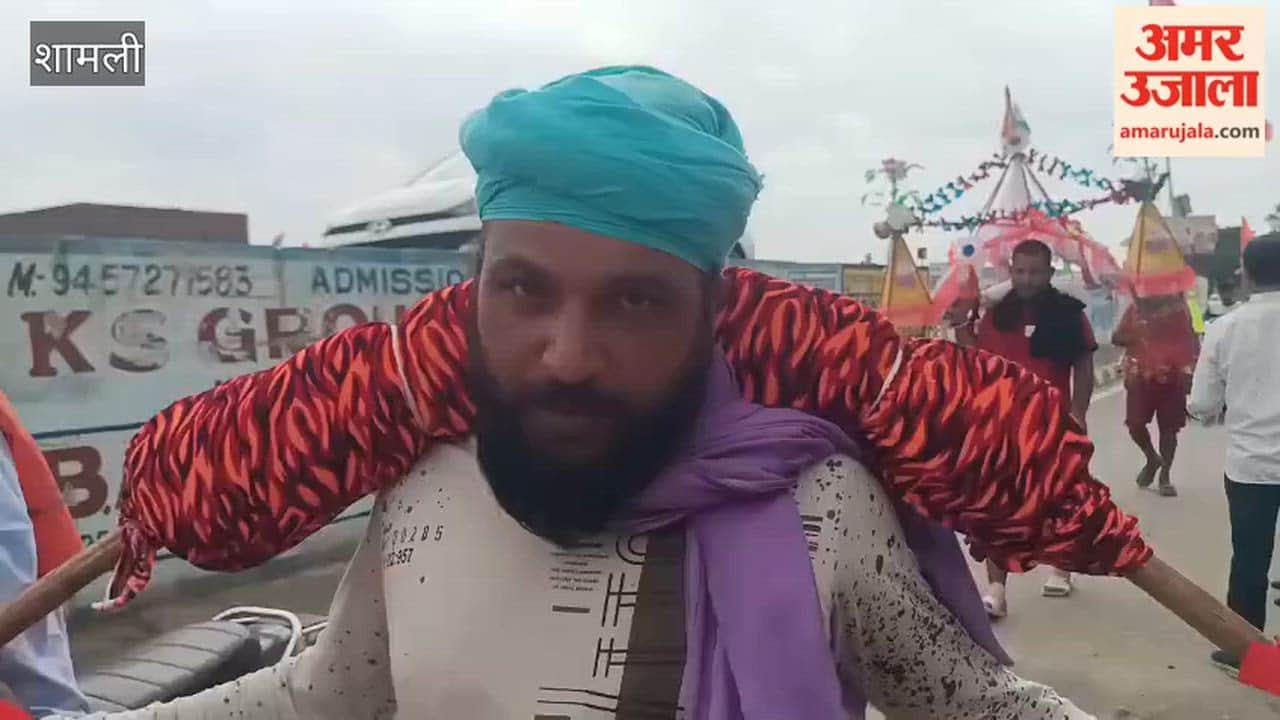 Shamli: Sonu from Sonipat brings the Kanwar for the first time with his wife and son.