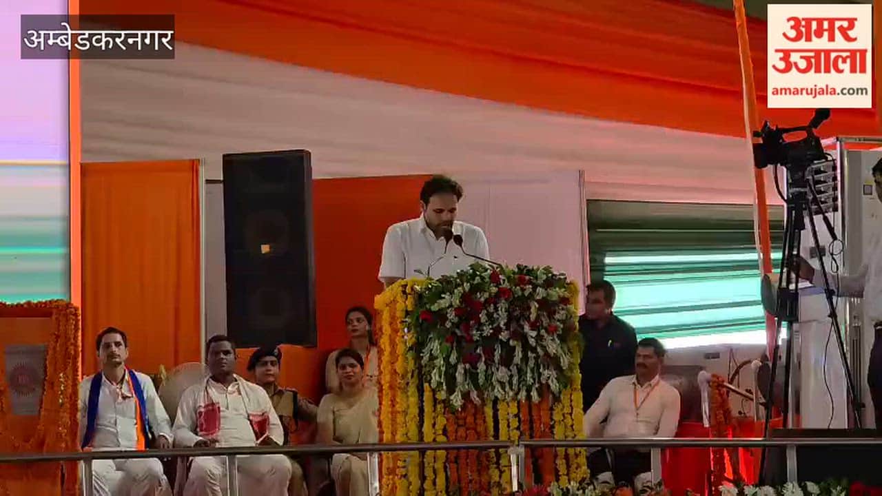 पूर्व सांसद रितेश पांडेय ने सीएम के सामने जलालपुर बाईपास और चहोड़ा घाट के पक्कीकरण की मांग उठाई