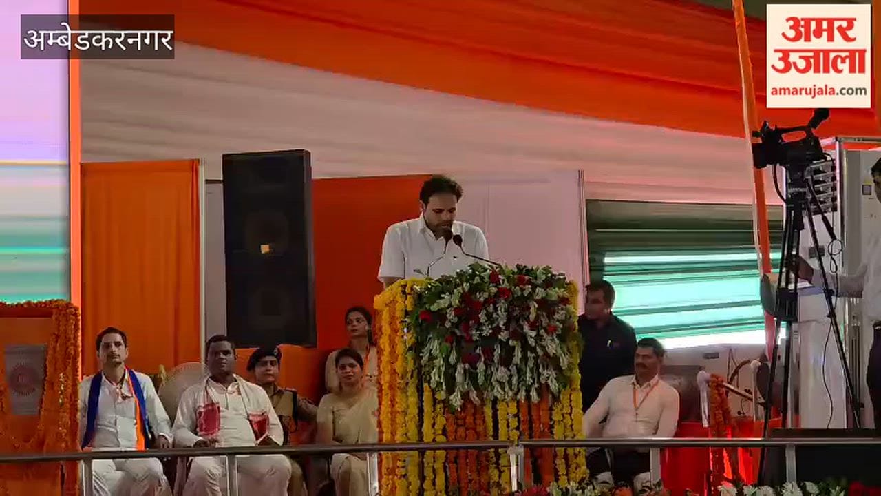 पूर्व सांसद रितेश पांडेय ने सीएम के सामने जलालपुर बाईपास और चहोड़ा घाट के पक्कीकरण की मांग उठाई
