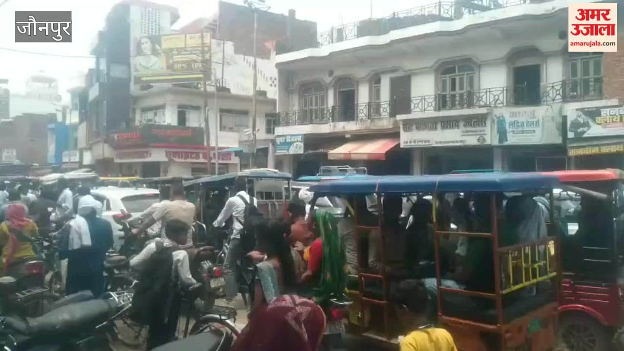 City gridlocked amidst rain in Jaunpur; even ambulances stuck