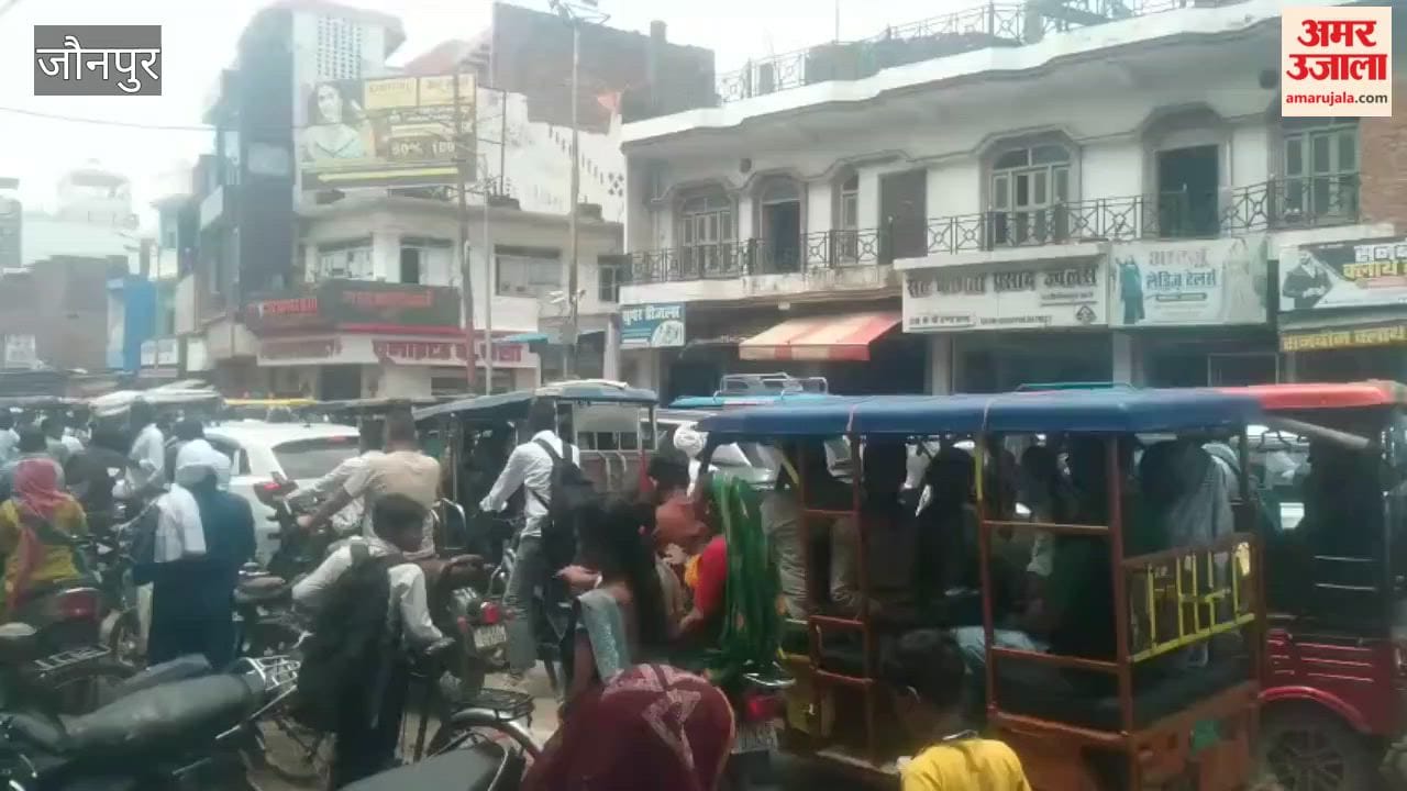 City gridlocked amidst rain in Jaunpur; even ambulances stuck