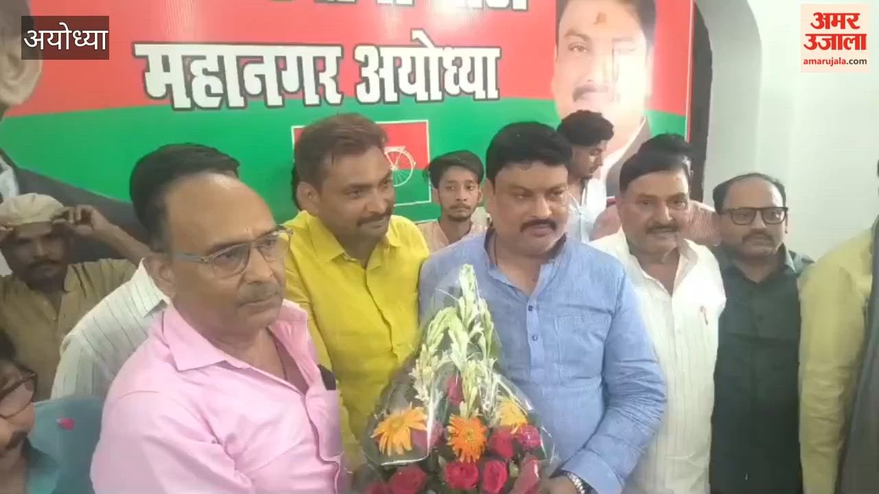 अयोध्या पहुंचे सपा प्रत्याशी पवन पांडेय, भाजपा पर साधा निशाना