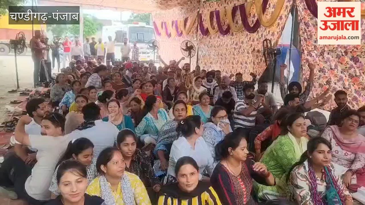 'Halla Bol' outside the house of the power minister