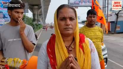 Kajal carrying kanwar with Ganga jal on one side and her 90-year-old mother-in-law seated on other
