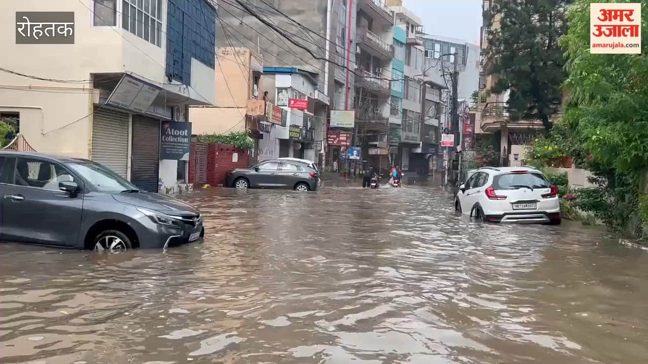 Heavy rain in Rohtak on Saturday morning; waterlogging up to 4 feet in Model Town; relief from the heat.