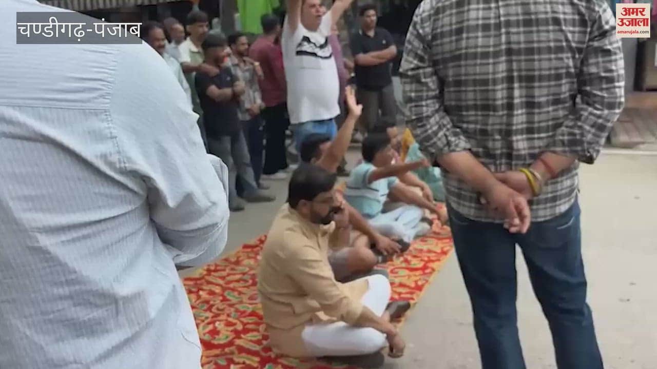 Angered by the power crisis in Pathankot, people staged a protest by sitting on the road.