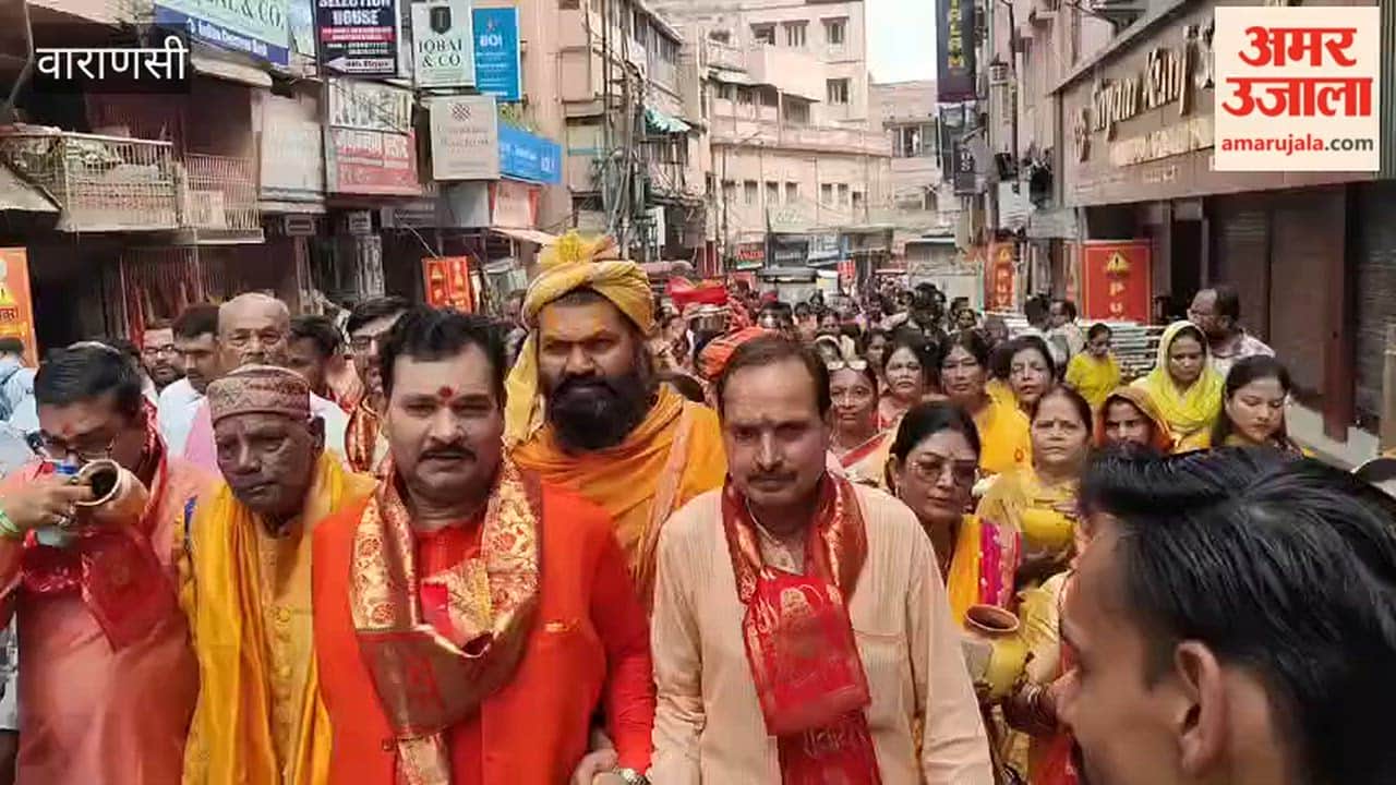 women plaintiffs and lawyers associated with the Gyanvapi case set out for Jalabhishek at Vishwanath Dham