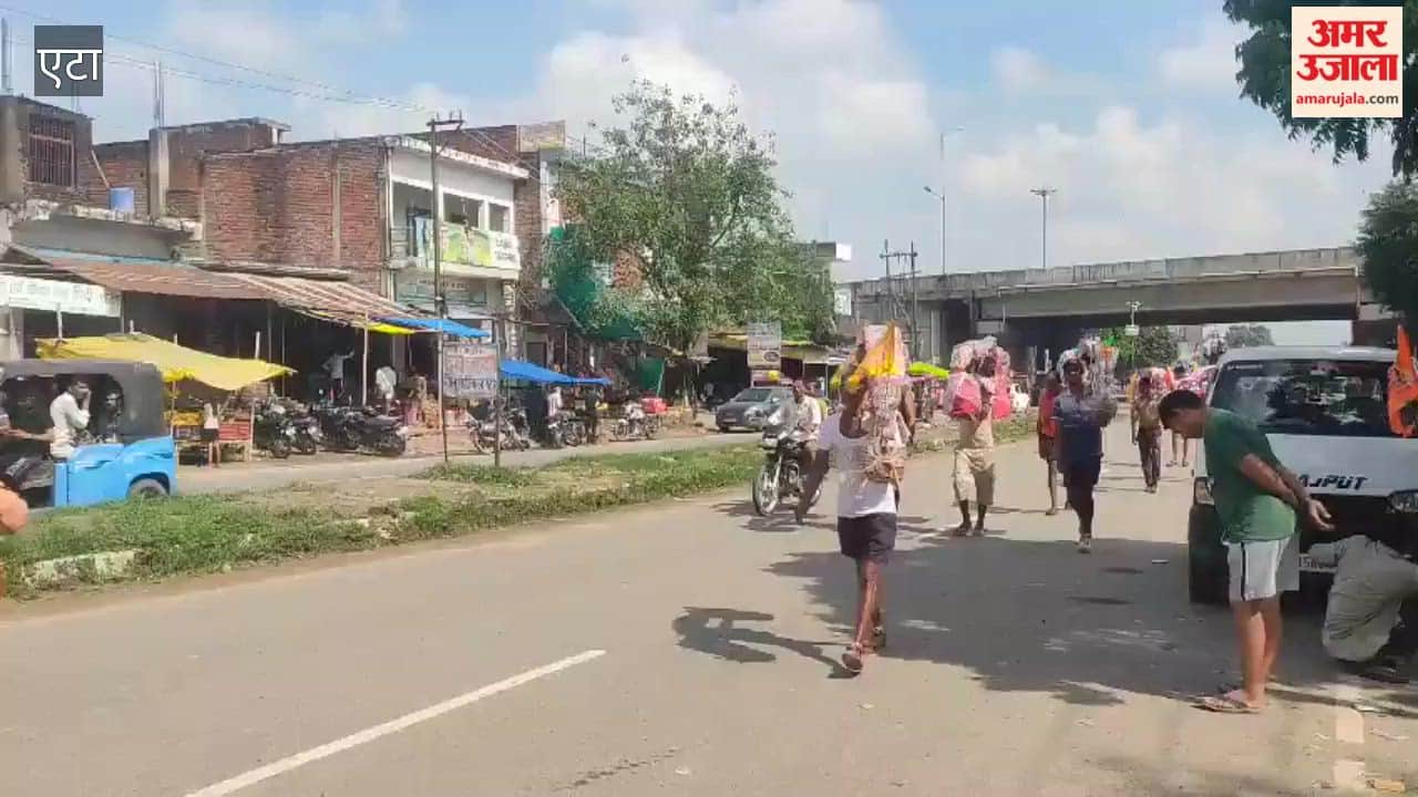 90 year old man undertaking Kanwar Yatra for the 21st time