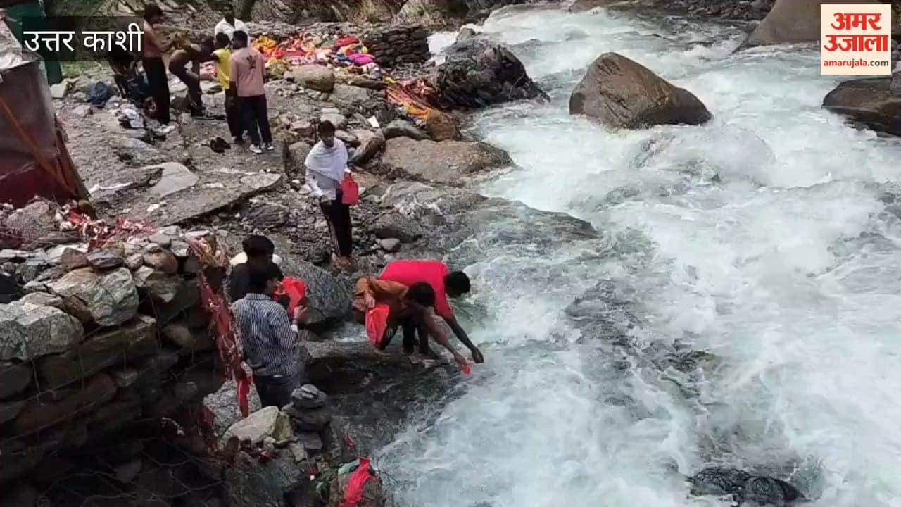 Uttarkashi: Surge of Kanwar pilgrims at Yamunotri; devotees of Shiva are filling up holy water after taking a ritual dip