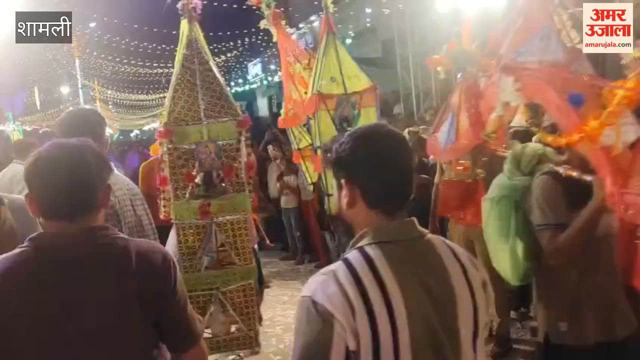 Shamli: Crowds thronged to welcome Shiva devotees until midnight; traffic jam at Shiv Chowk lasted two and a half hours.