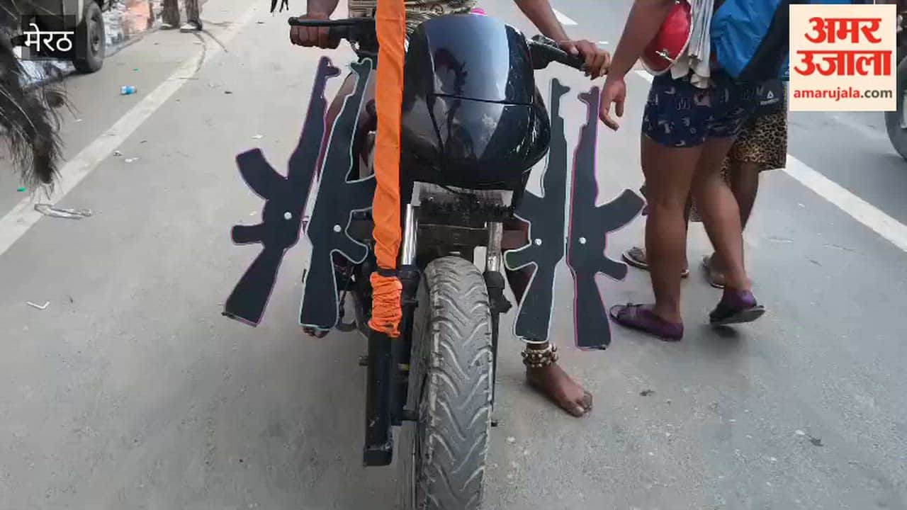 Meerut: Young man gets AK-47 design painted on his bike; says it's the latest trend and he had it done specially for the Kanwar Yatra.