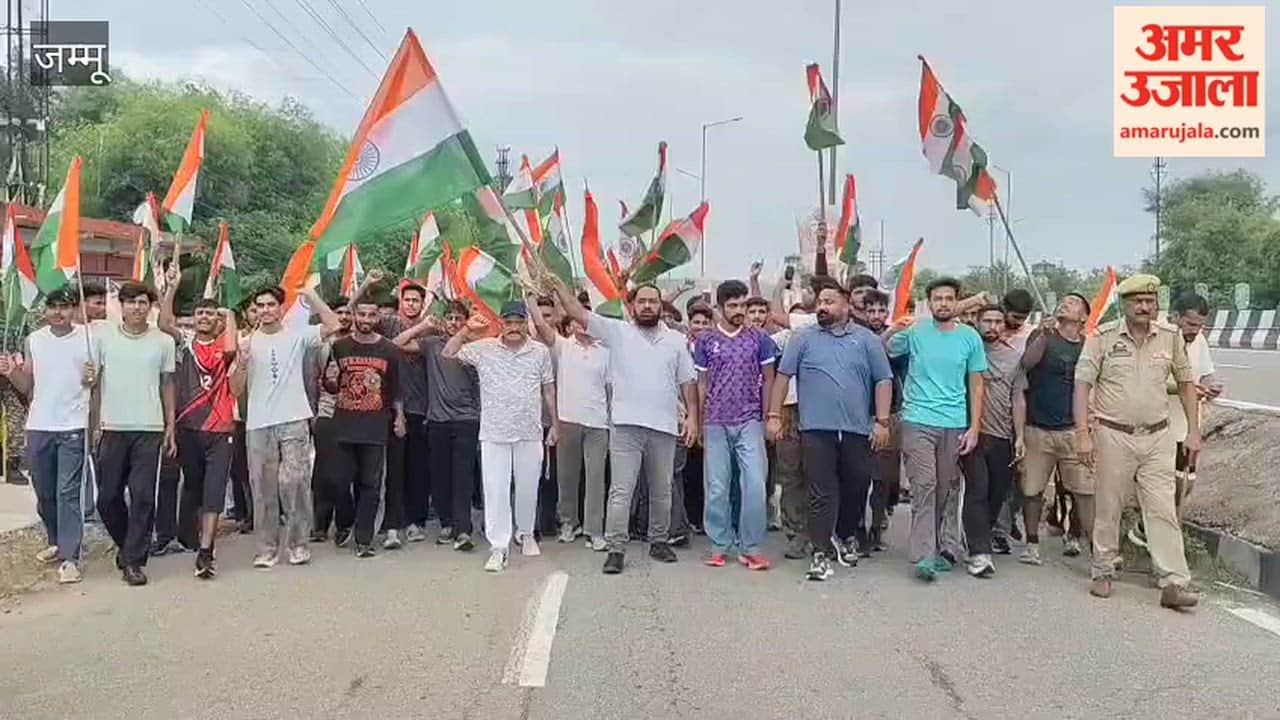 Youth in Samba wave the Tricolour, take out a grand rally.