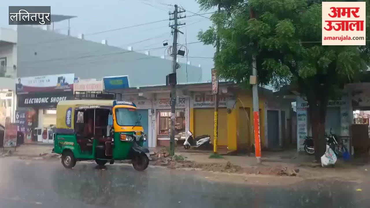 Heavy rain in Lalitpur; clouds have been pouring continuously for nearly an hour.