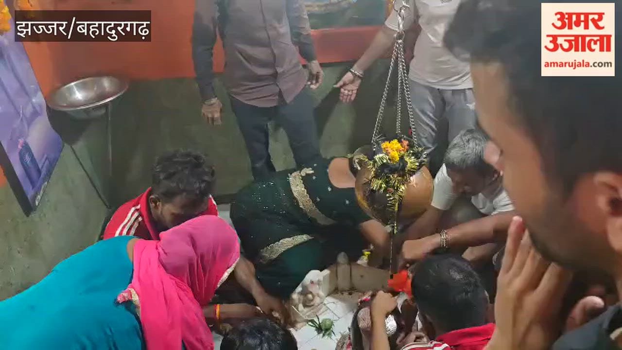 In Jhajjar, Kanwariyas and devotees performed *Jalabhishek* of Lord Shiva at temples, with crowds of devotees thronging the temple premises.