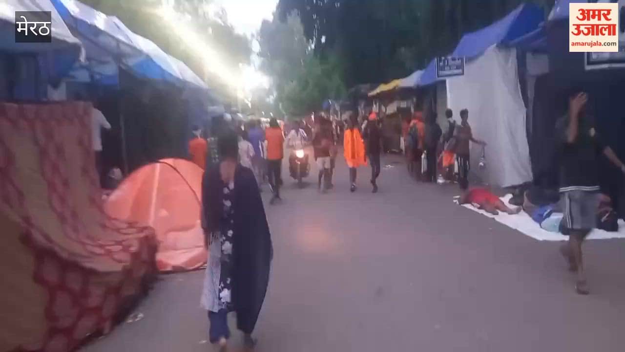 Meerut: Huge Crowd of Kanwariyas at Augarnath Temple on Shivratri, Long Queue for Jalabhishek