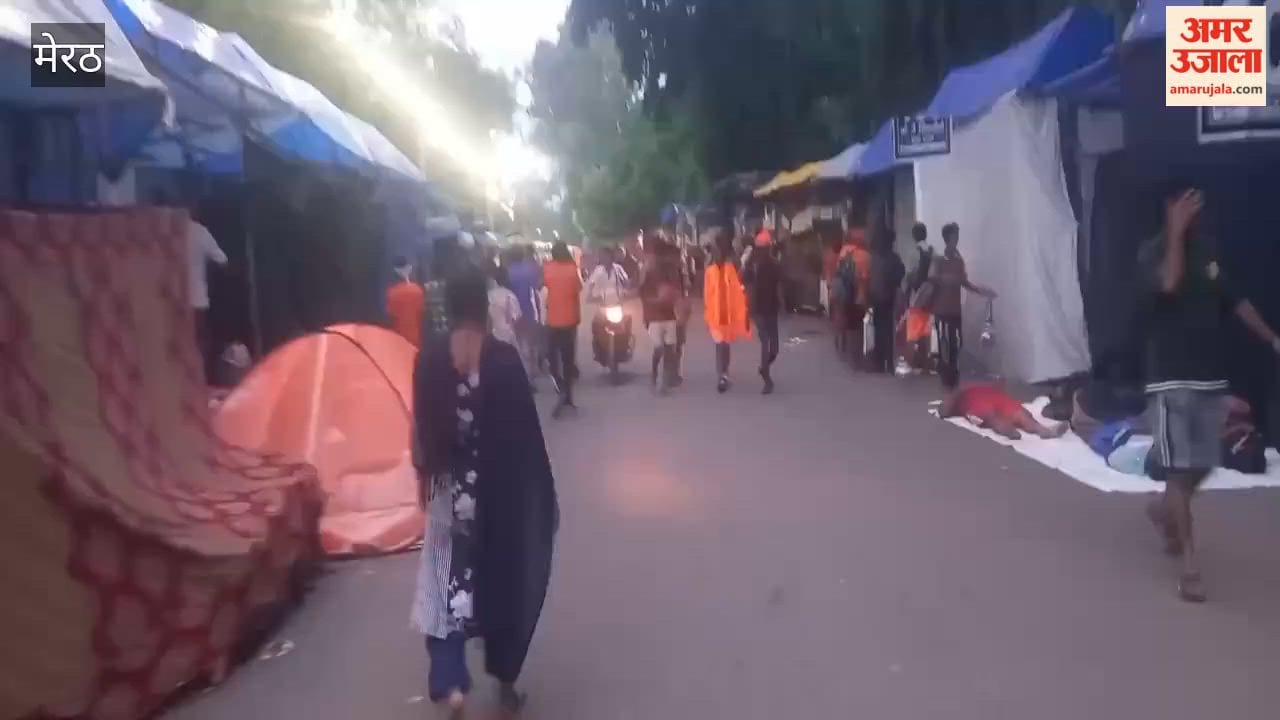 Meerut: Huge Crowd of Kanwariyas at Augarnath Temple on Shivratri, Long Queue for Jalabhishek