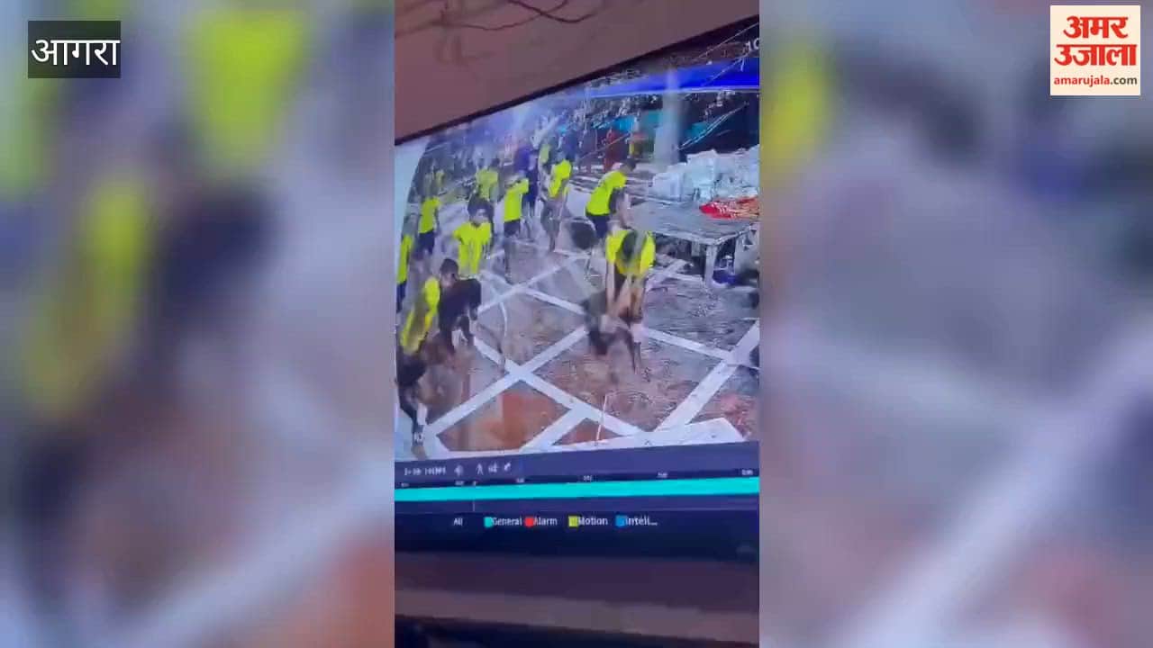Shiv devotees clashed over who would offer Kanwar first, pelting stones and using sticks.