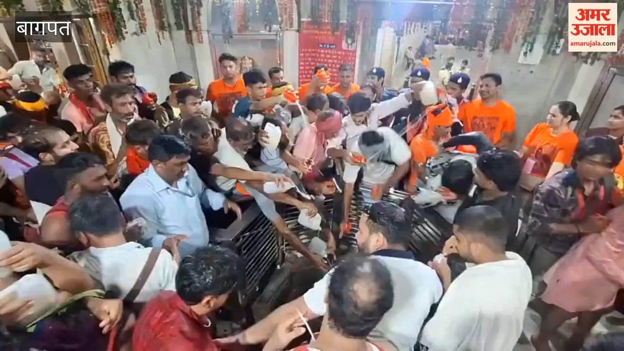 Baghpat: Massive Crowd of Kanwariyas at Pura Mahadev on Shivratri, Over 15 Lakh Offer Jalabhishek