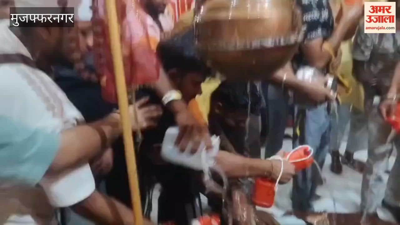Muzaffarnagar: Huge Rush of Kanwariyas on Routes, Devotees Offer Jalabhishek