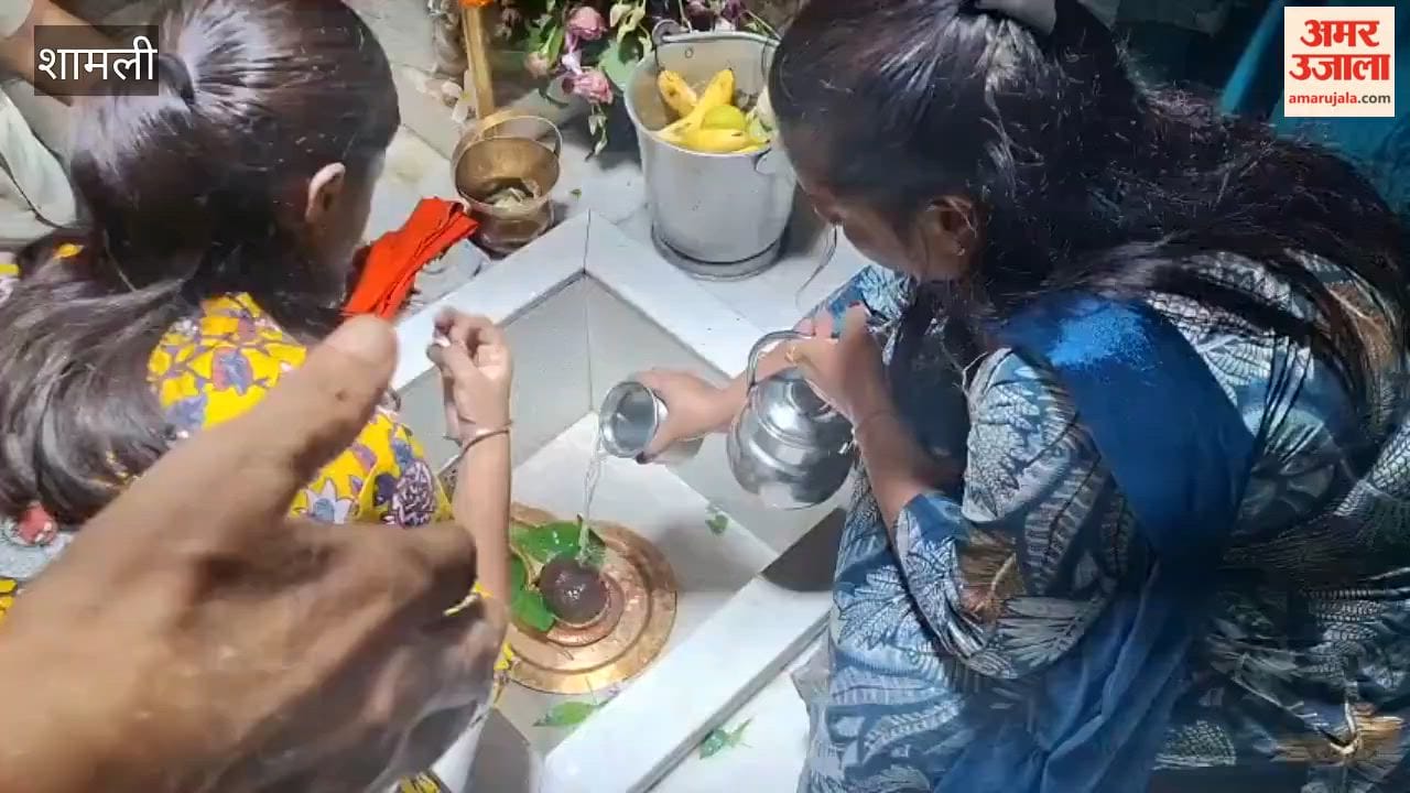 Shamli: Kanwariyas Offer Jalabhishek at Baba Bankhandi Mahadev Temple