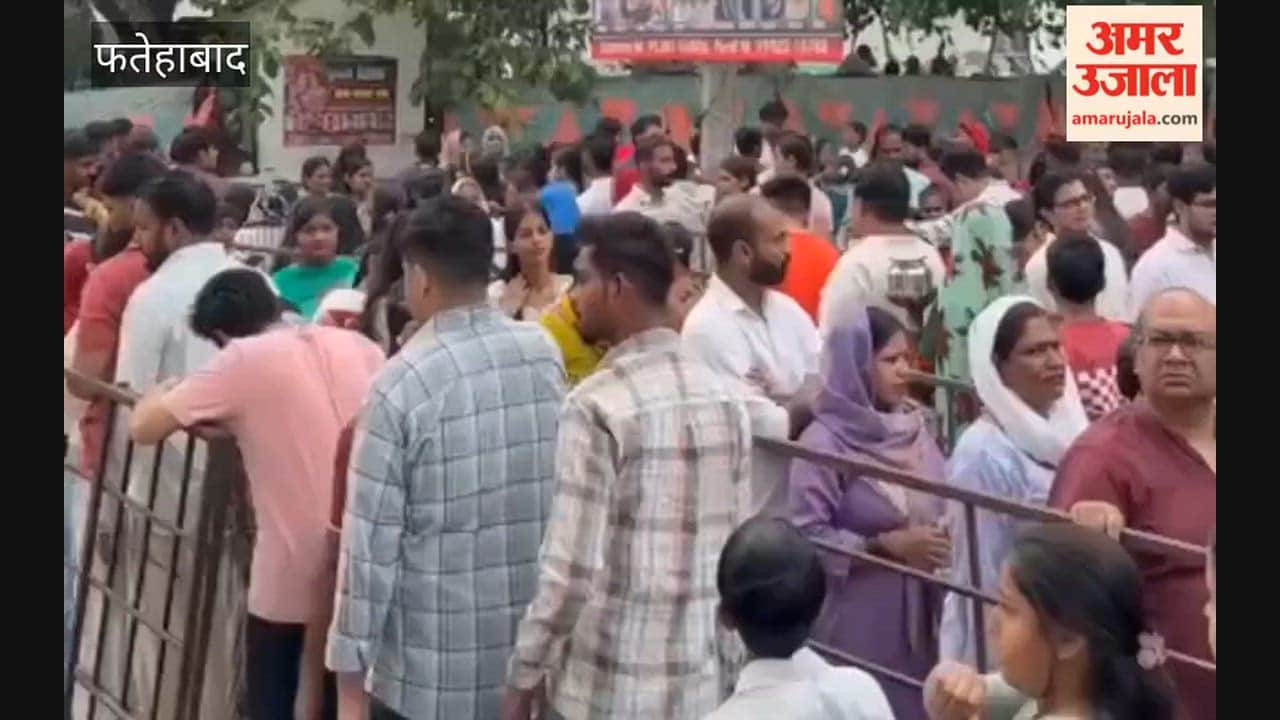 massive surge of devotion was witnessed in Tohana, Fatehabad, on the occasion of Shivratri; queues began forming at the Panchmukhi Shiv Temple as early as 4 AM