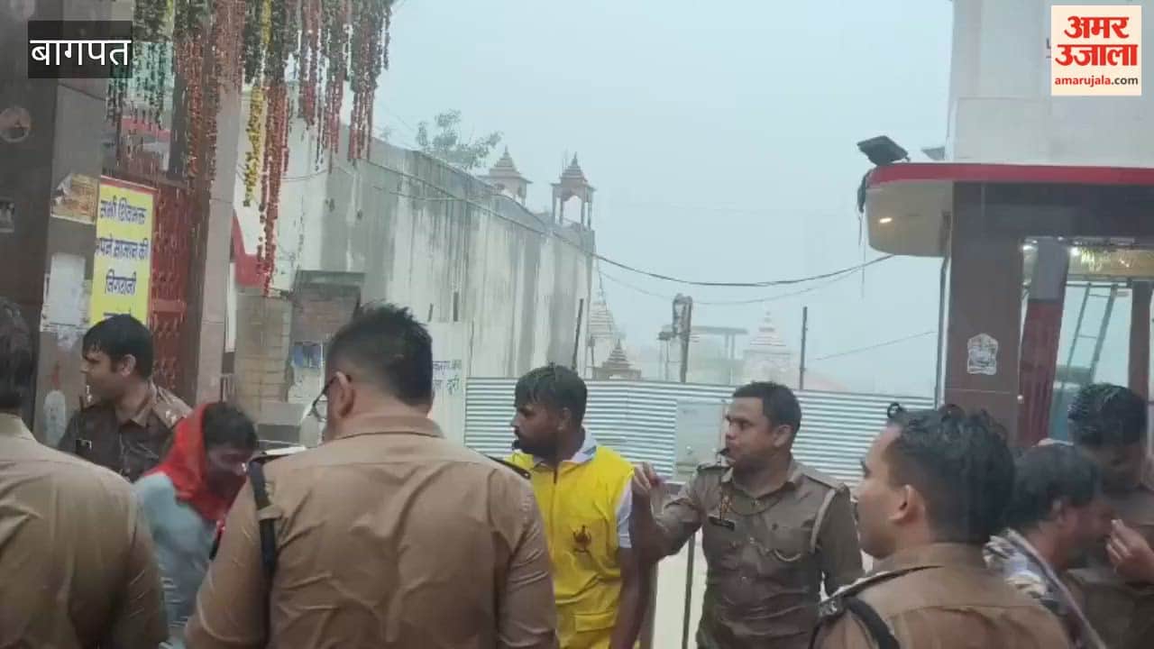 Baghpat: Kanwariyas Continue Jalabhishek Amid Rain at Pura Mahadev Temple