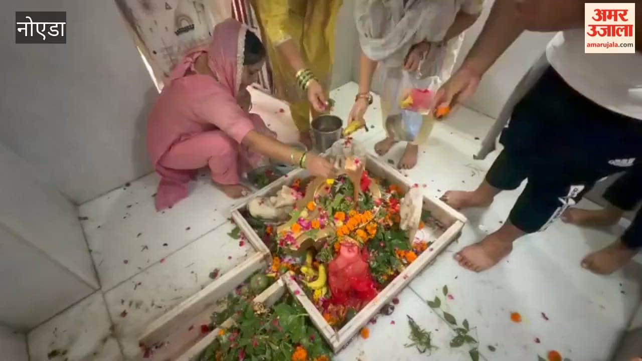 Crowd of devotees in Shiva temples on the occasion of Shivratri