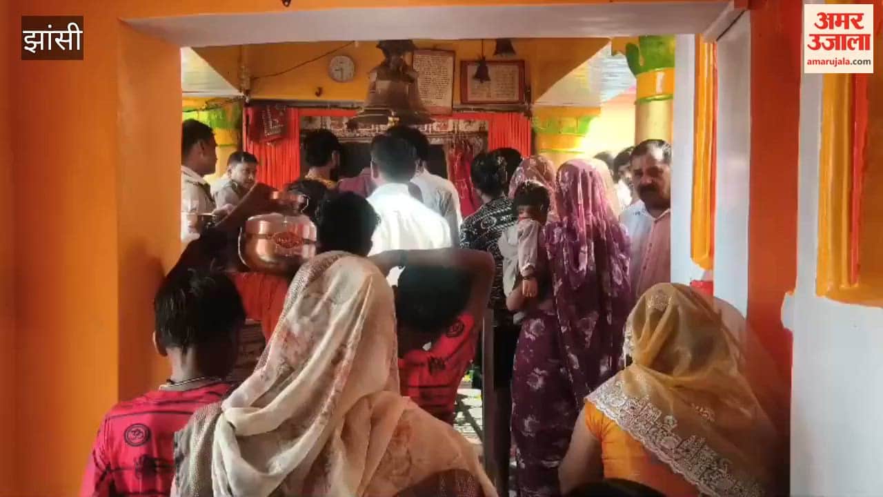 Mauranipur: Devotees throng Shiva temples; queues form for *Jalabhishek*.