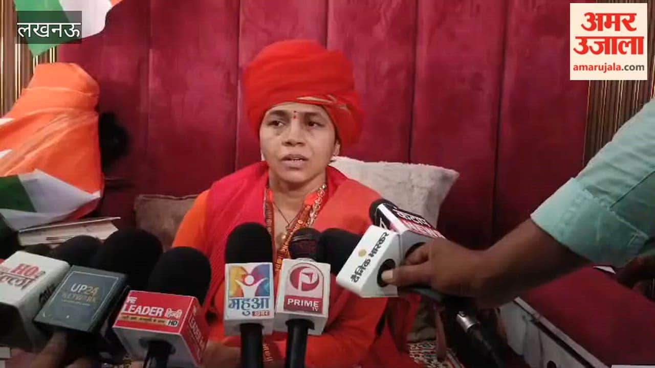 लखनऊ में मनकामेश्वर मंदिर के महंत पर सभासद की टिप्पणी पर महंत दिव्या गिरी ने जताया विरोध