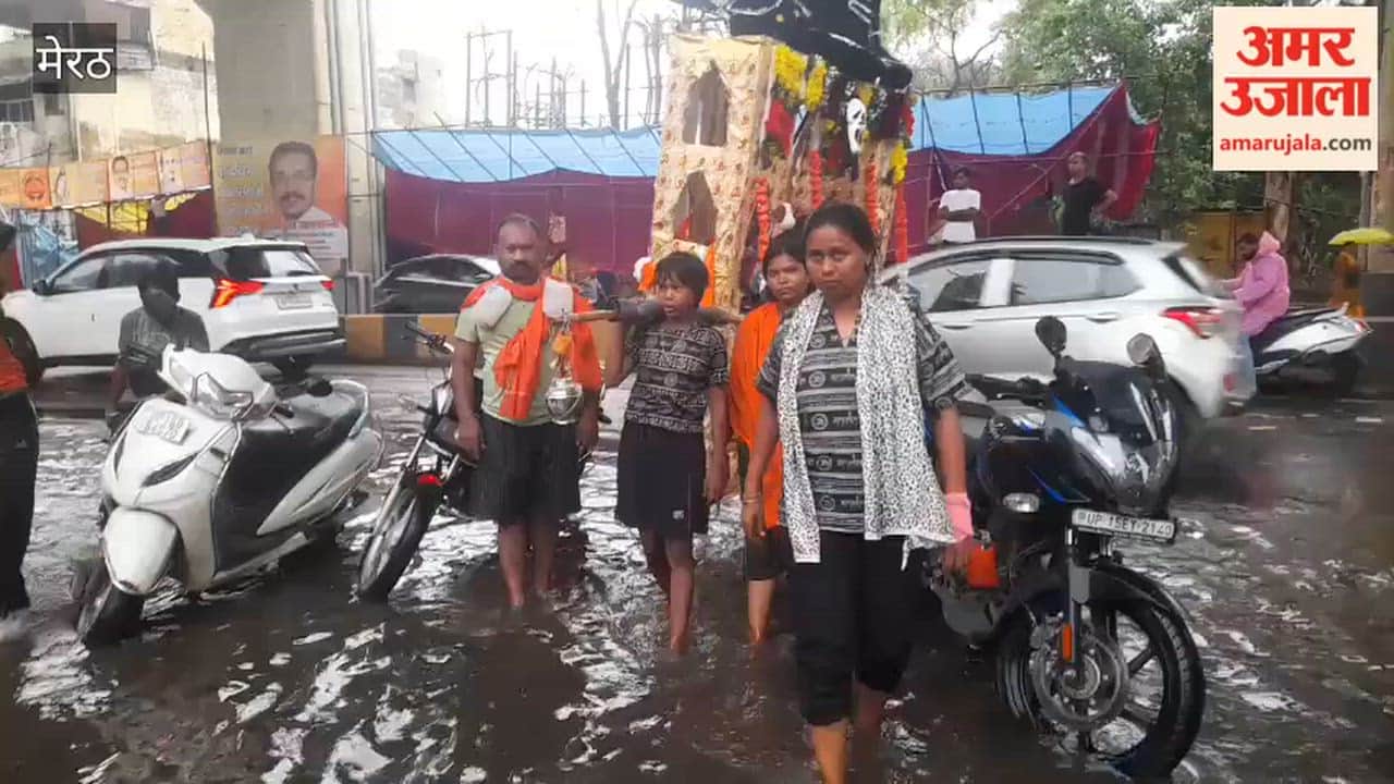 Meerut: Devotees Wade Through Dirty Water to Reach Nageshwar Mahadev Temple
