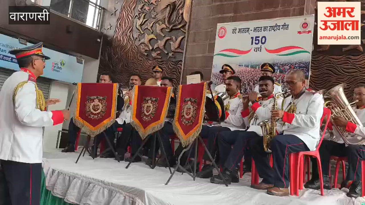 'Har Ghar Tiranga' campaign: Patriotic performance by the Railway Protection Force band at Banaras station