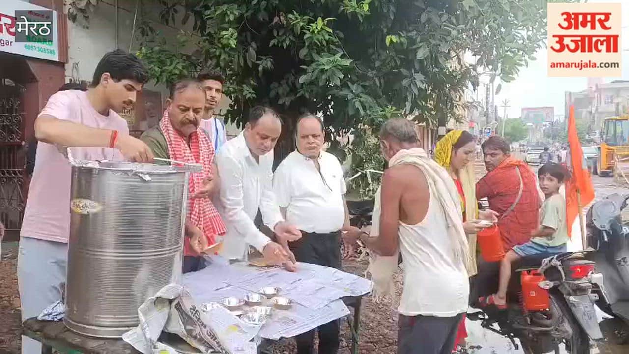Meerut: Kheer Prasad Distributed at Bhuleshwar Temple on Shivratri