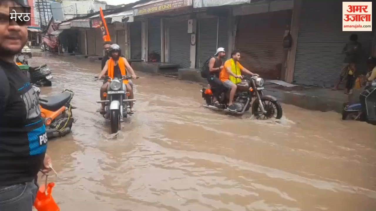 Meerut: Waterlogging Troubles Devotees, Shiv Bhakts Wade Through Water to Reach Temple