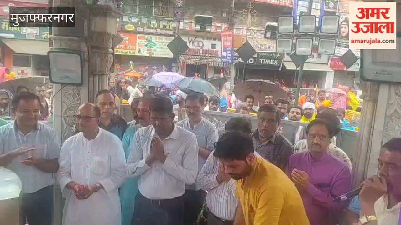 Muzaffarnagar: Officials Perform Aarti at Shiv Chowk for Kanwariyas