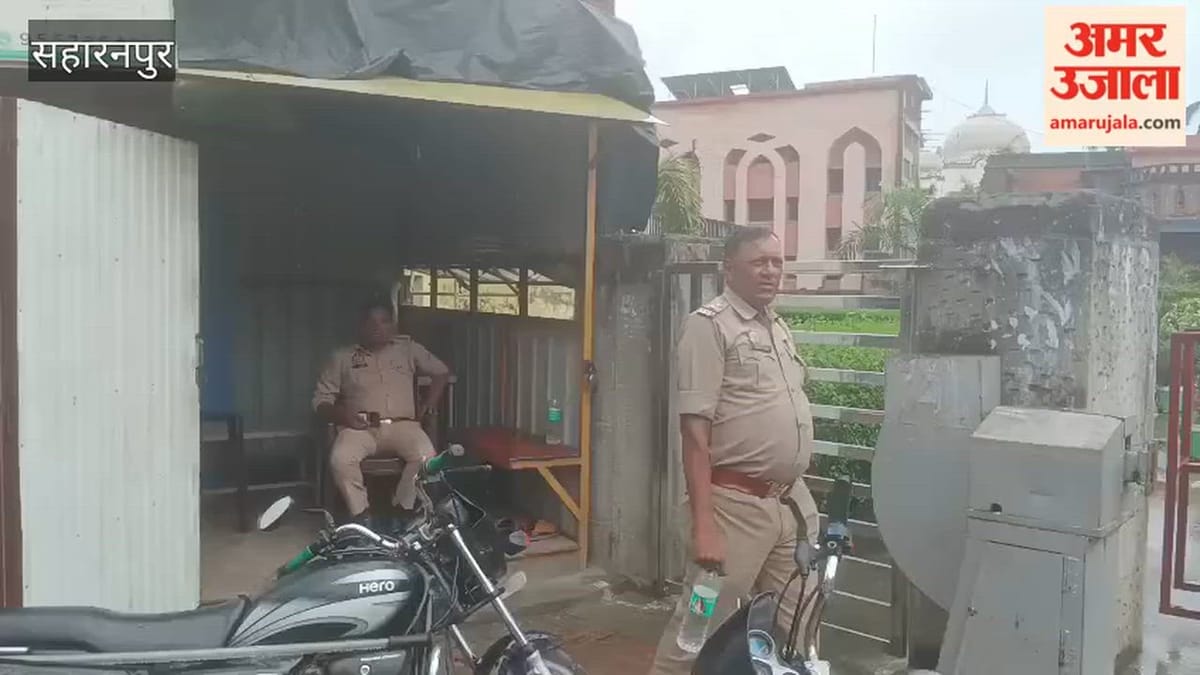 Saharanpur: ललित शर्मा के जल चढ़ाने के एलान के बाद दारुल उलूम के मुख्यद्वार पर पुलिस तैनात