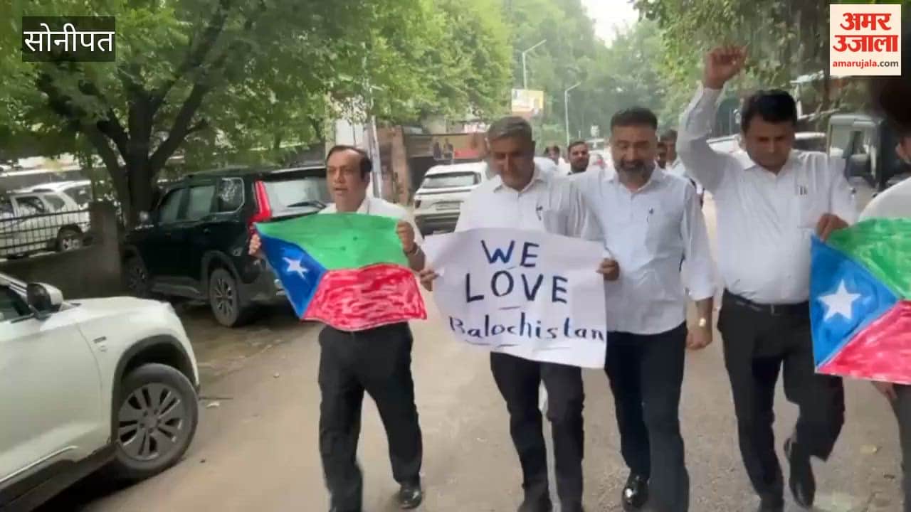 Lawyers took to the streets in support of Balochistan, carrying flags during a march.
